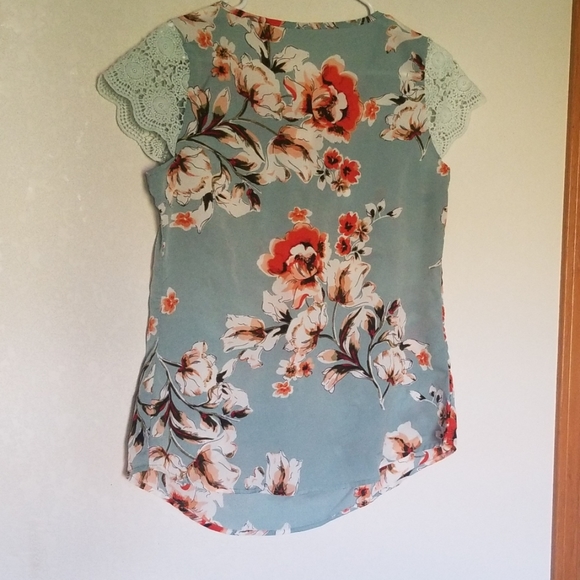 Tops - Picture 4 of 4